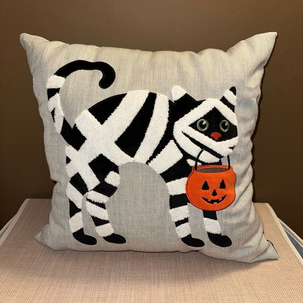 Costco Brentwood Designs Black Cat Halloween Plaid Square Pillow Brand New